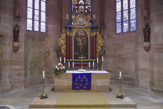 Tour Evangelische Kirche, vor der Kirche